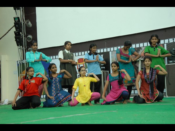 పాఠశాలల్లో వేడుకలు