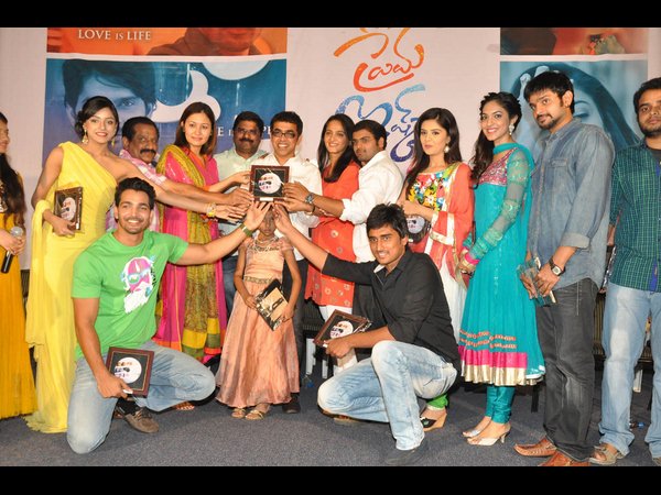 యూనిట్ సభ్యులతో...