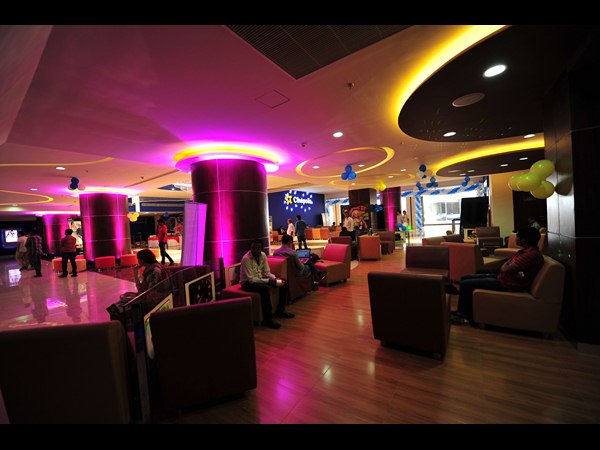 స్టార్స్‌ను కలిసే అవకాశం