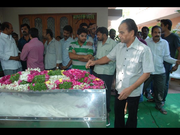 ఎల్ బి శ్రీరామ్