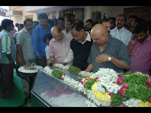 తోటి నటులు