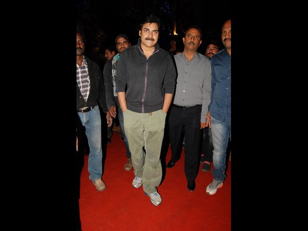 పవన్ కళ్యాణ్ ఇలా..