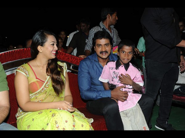 తెర వెనక...తెర ముందు..