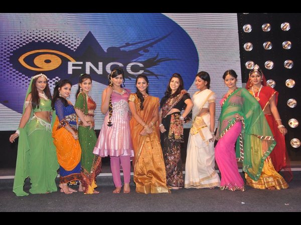 హీరోయిన్లు కేక...