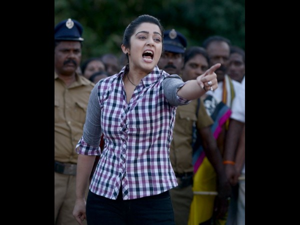 జర్నలిస్టు పాత్రలో చార్మి