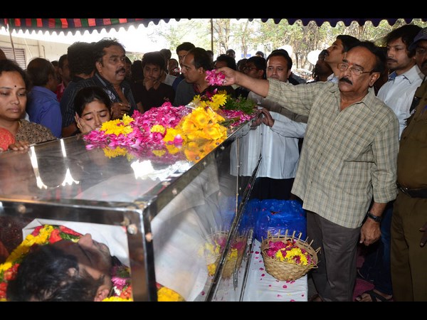 పరుచూరి వెంకటేశ్వరరావు