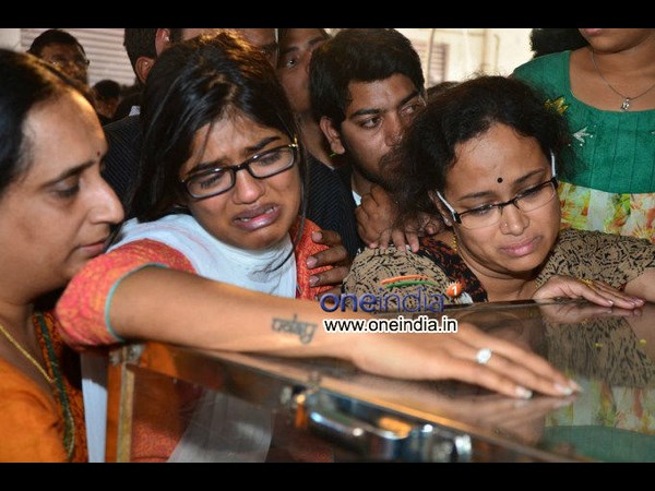 ఎస్సెమ్మెస్ లేదూ..మరొకటి లేదు