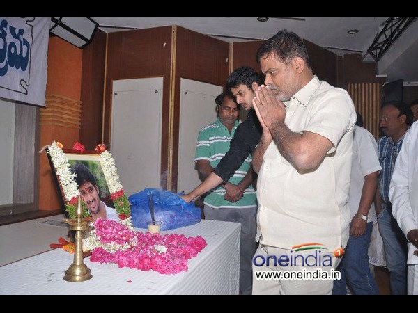 ఫోన్‌కాల్స్‌.. ప్రత్యేక బృందాలు.. 