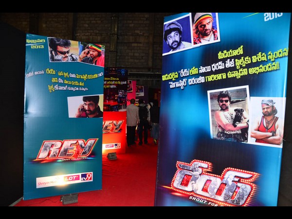 చిరంజీవిలా ఉంటాడు