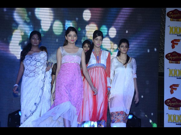 మోడల్స్ ర్యాంప్ వాక్