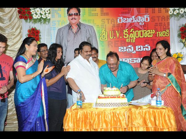 ప్రభాస్తో ఒక్క అడుగు