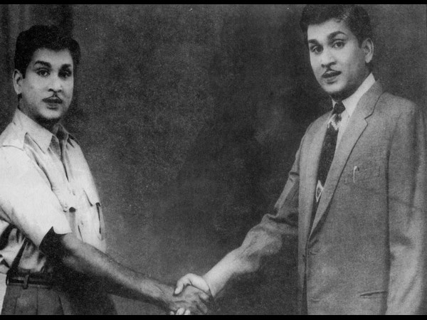 నిజానికి, అబద్దానికీ..