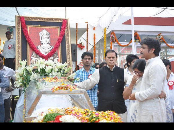 సోదరి నాగ సుశీలతో..