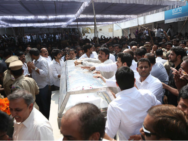  ఫిల్మ్ చాంబర్లో..