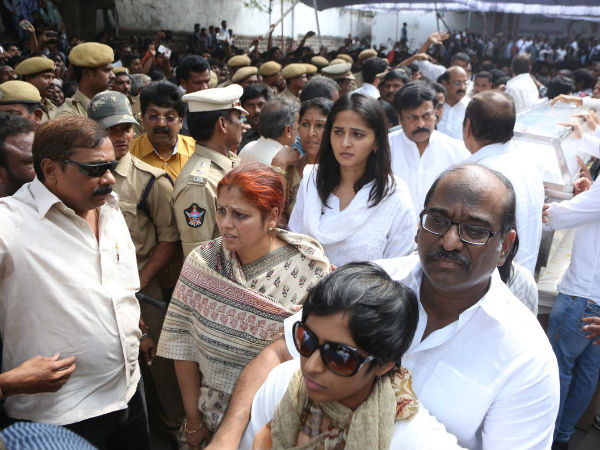 అనుష్క, జయసుధ