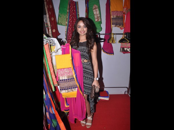 వందలాది మోడల్స్