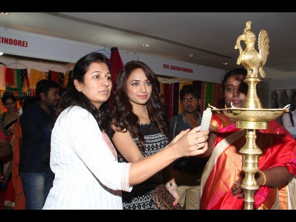 జ్యోతి ప్రజ్వలన