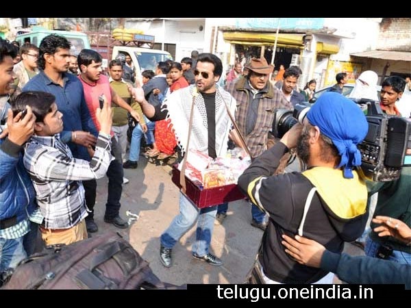 వీధి విధి తిరుగుతూ...