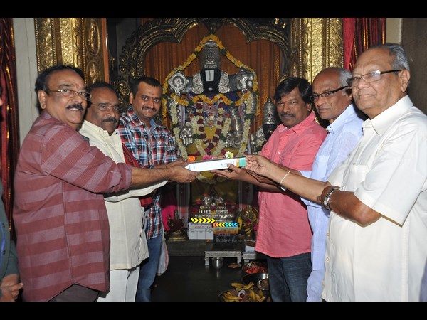 రామ్ చరణ్ క్లాప్...