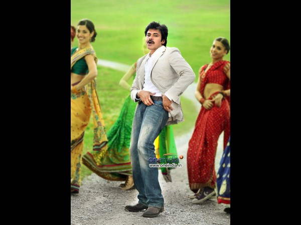 విడుదలకు ముందు పైరసీ...