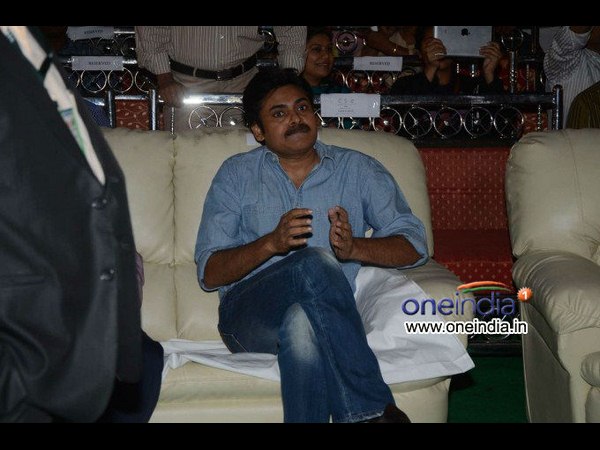 కథలు చెప్పాలంటే...