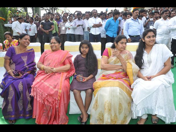 మెగా కుటుంబ సభ్యులు