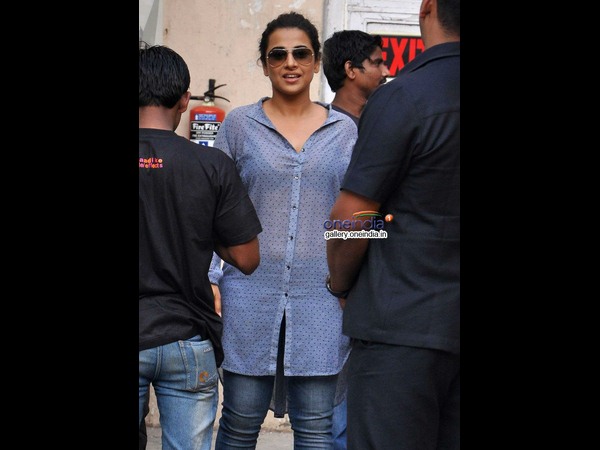 లో దుస్తులు కనిపించేలా...