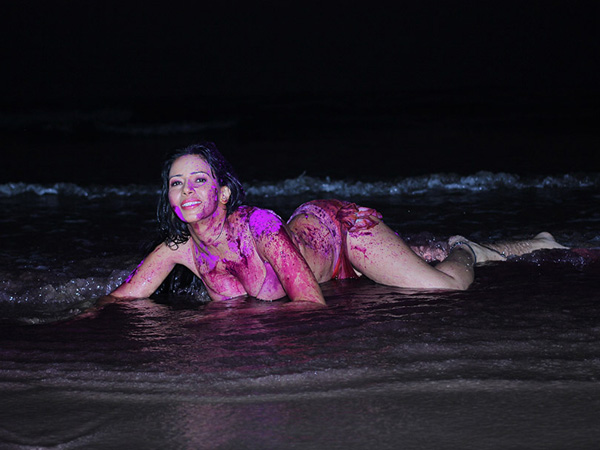 రోజ్లిన్ ఖాన్