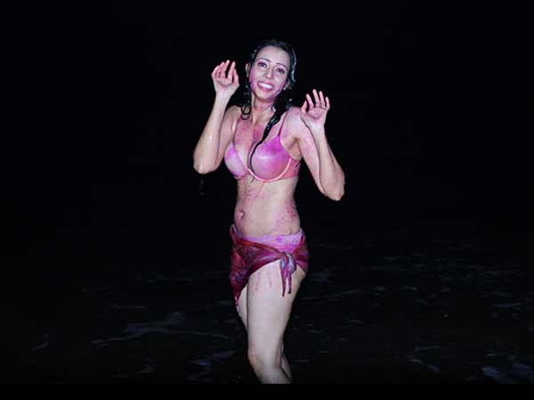 ఈ సారి హోళీనీ వాడుకుంది