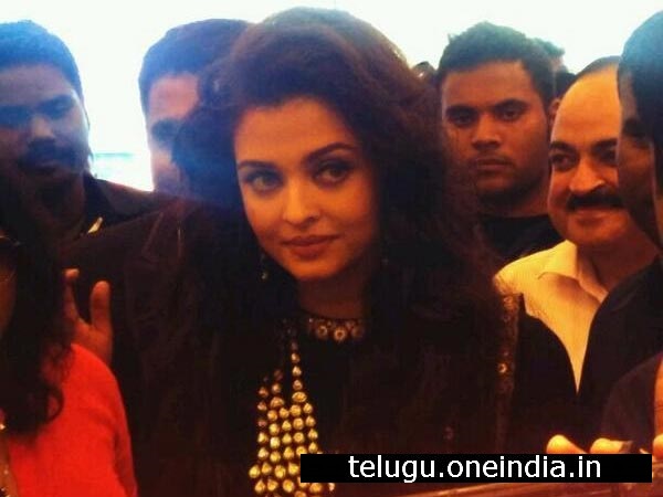 ఐశ్వర్యరాయ్ లుక్ సూపర్