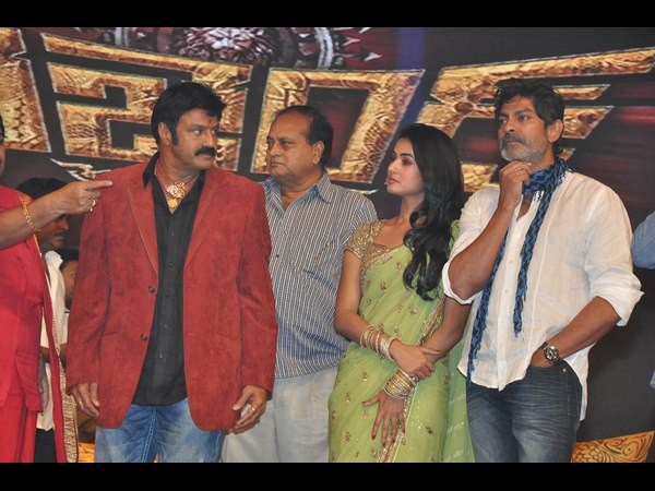 ఇద్దరు హీరోయిన్లతో రొమాన్స్