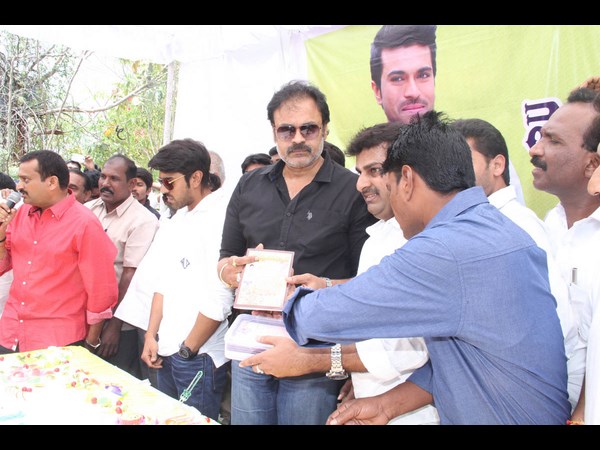 ఫ్యాన్స్ తో ఫ్యాన్ పుస్తకం