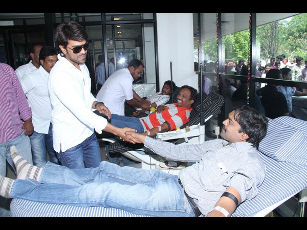 అభిమానులకు అభినందన