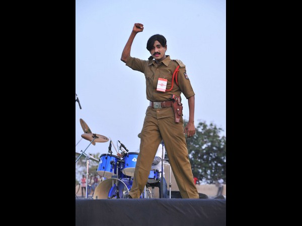 ఫ్యాన్స్ ఆసక్తి...