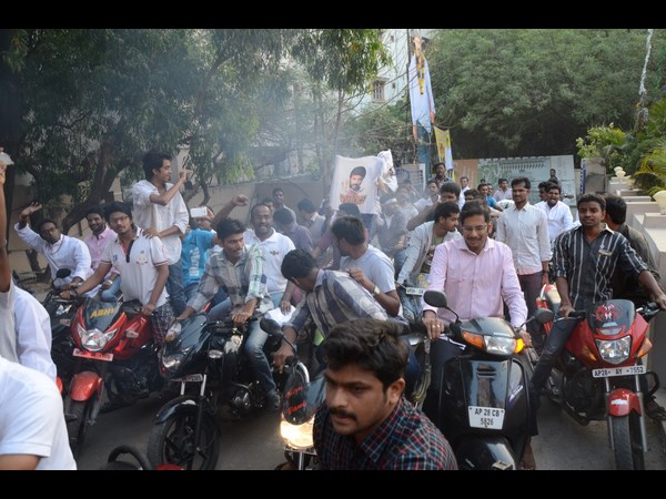 బైక్ ర్యాలీతో సందడి