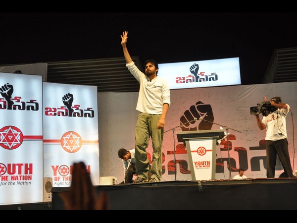 నాయకత్వమంటే ఇదా? 