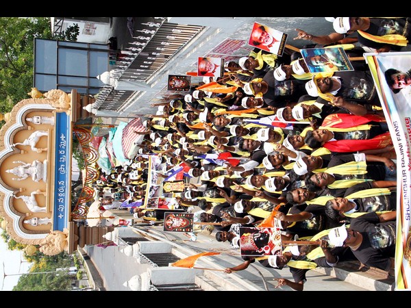 అభిమాన సంఘం అధ్యక్ష్యుడు రవి మాట్లాడుతూ... 