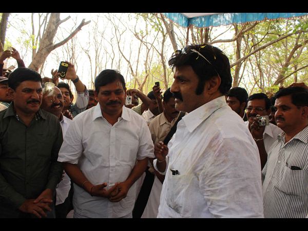 భారీ ఫ్యాన్ ఫాలోయింగ్