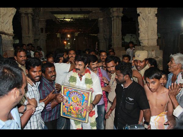 బాలయ్యకు బహుమతి