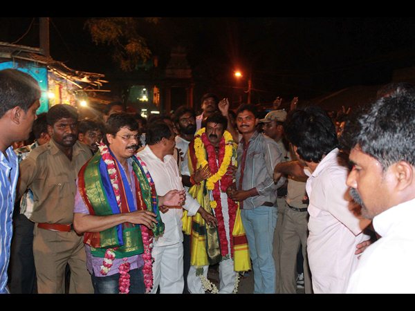 ఫ్యాన్స్ ఉత్సాహం...