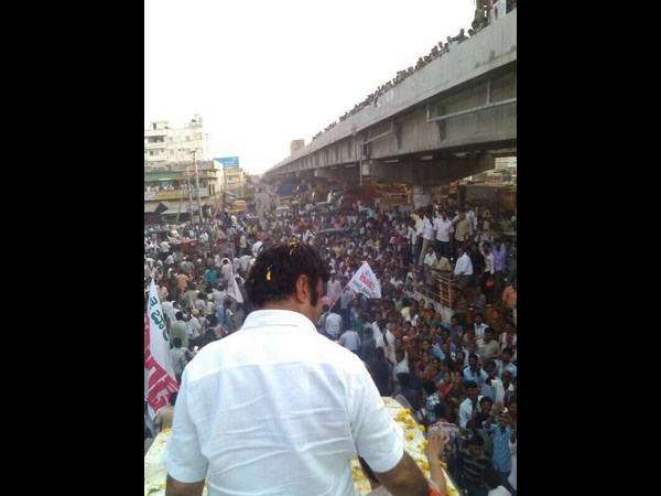 బాలయ్యకు నీరాజనాలు