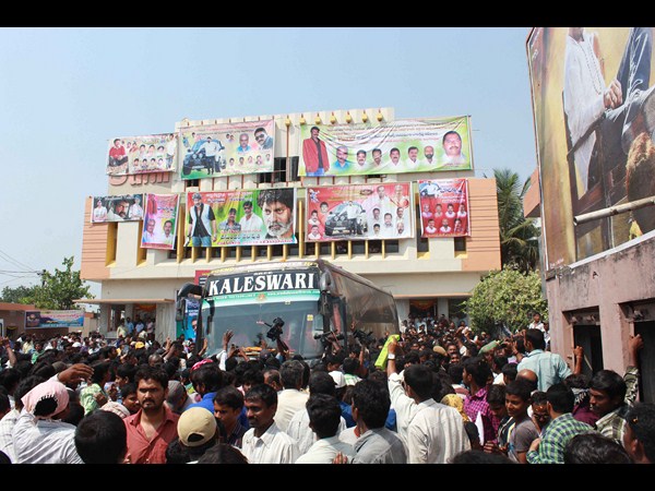 అభిమానులు...