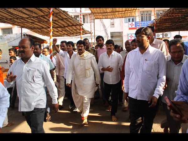 యాదగిరి గుట్టలో...