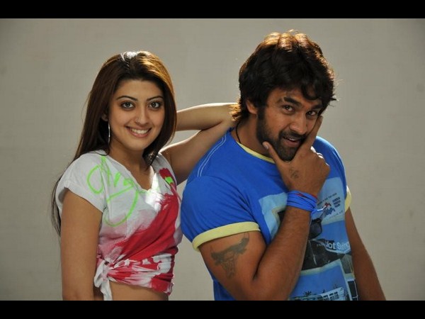 లవర్ బాయ్-క్లవర్ అమ్మాయి