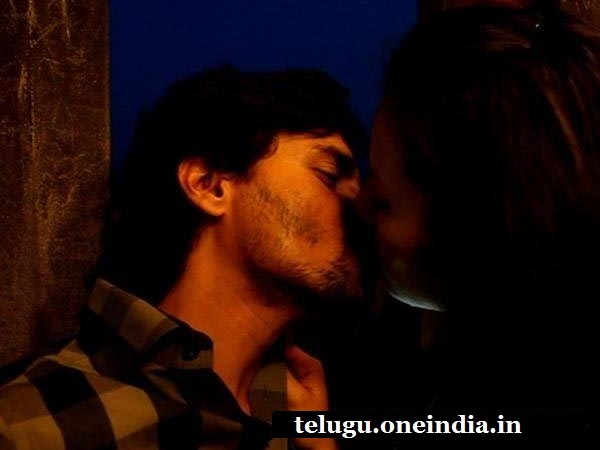 ఎలీనా కాజాన్-చందన్ రాయ్ సన్యాల్