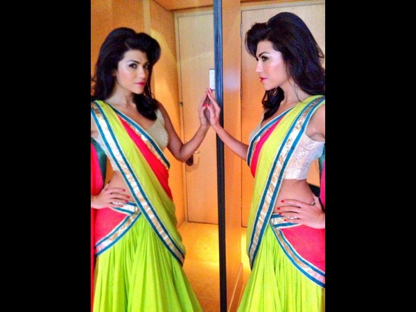 సాంప్రదాయ వస్త్రధారణలో..