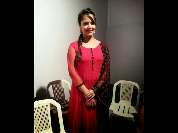 అవే ఆమె ఎస్సెట్స్ 