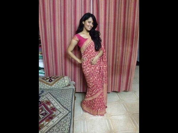 హాట్ హాట్ యాంకరింగ్