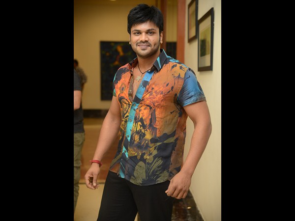 ఎందులోనూ వేలు పెట్టడం లేదు