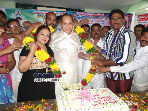 అభిమానులతో...